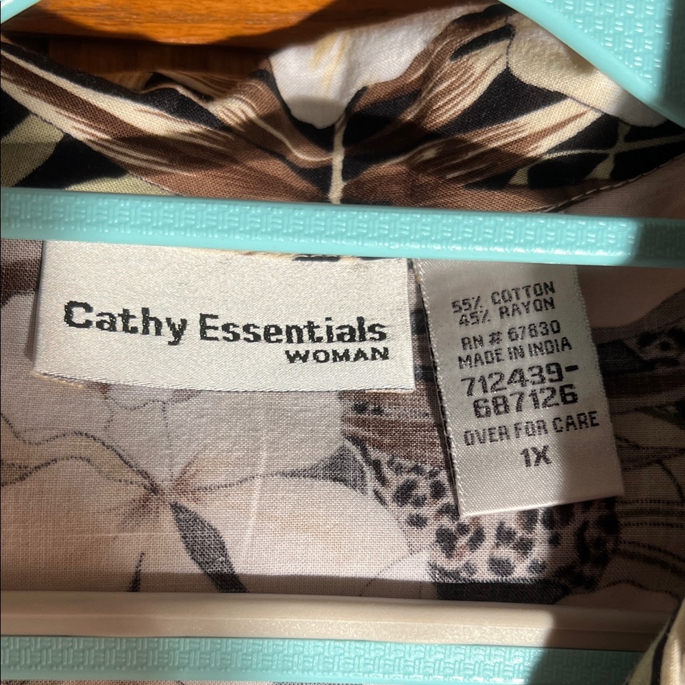 Cathy Essentials woman’s Tropical Floral Button Down Shirt - Black and Cream - Picture 2 of 2